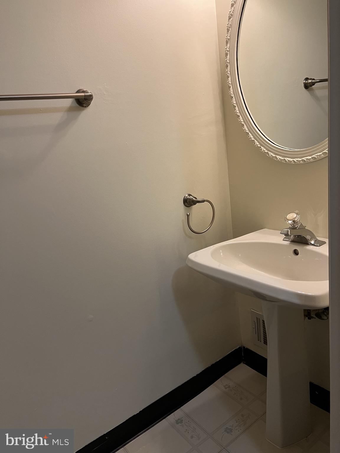 WESTHAMPTON TOWNHOUSES P - Residential Lease