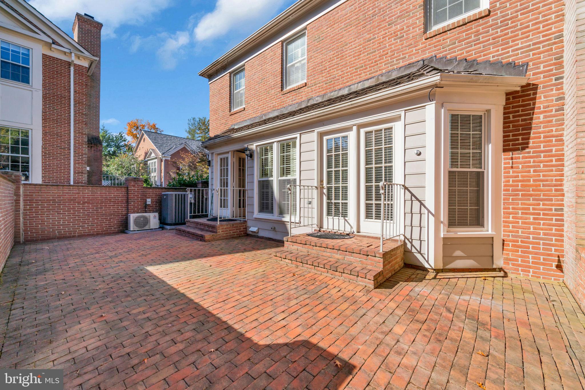 RIVERHILL - Residential