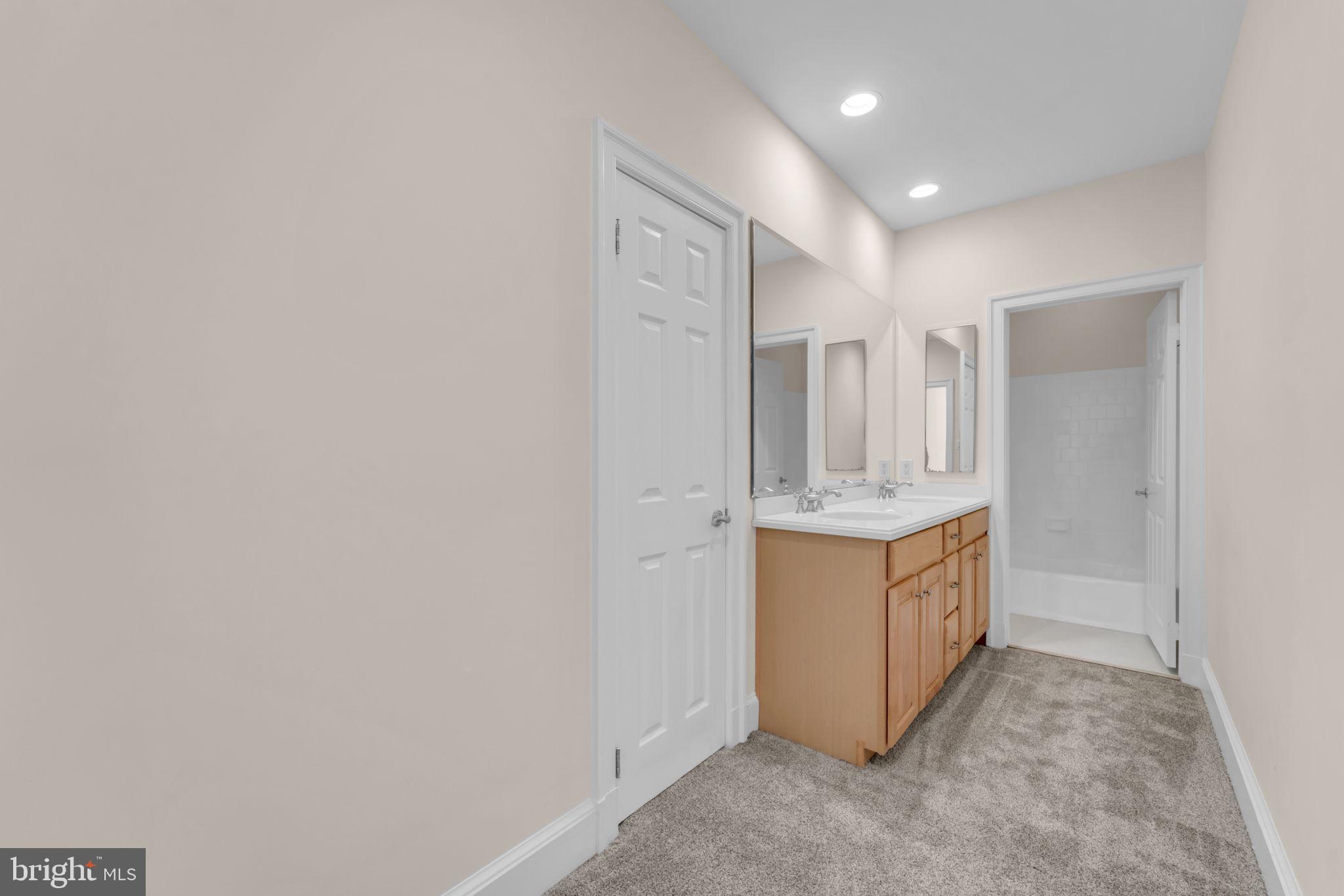 RIVERHILL - Residential