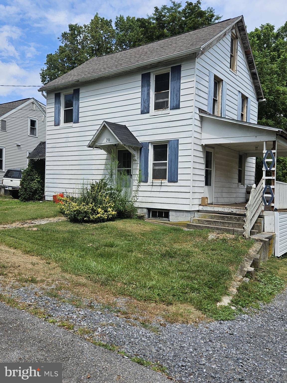 This 2 bedroom 1 bath home is looking for a handyman to unlock its potential.