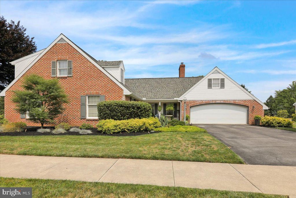 Photo of 175 N Linden Street, Manheim, PA 17545 (MLS # PALA2054334)