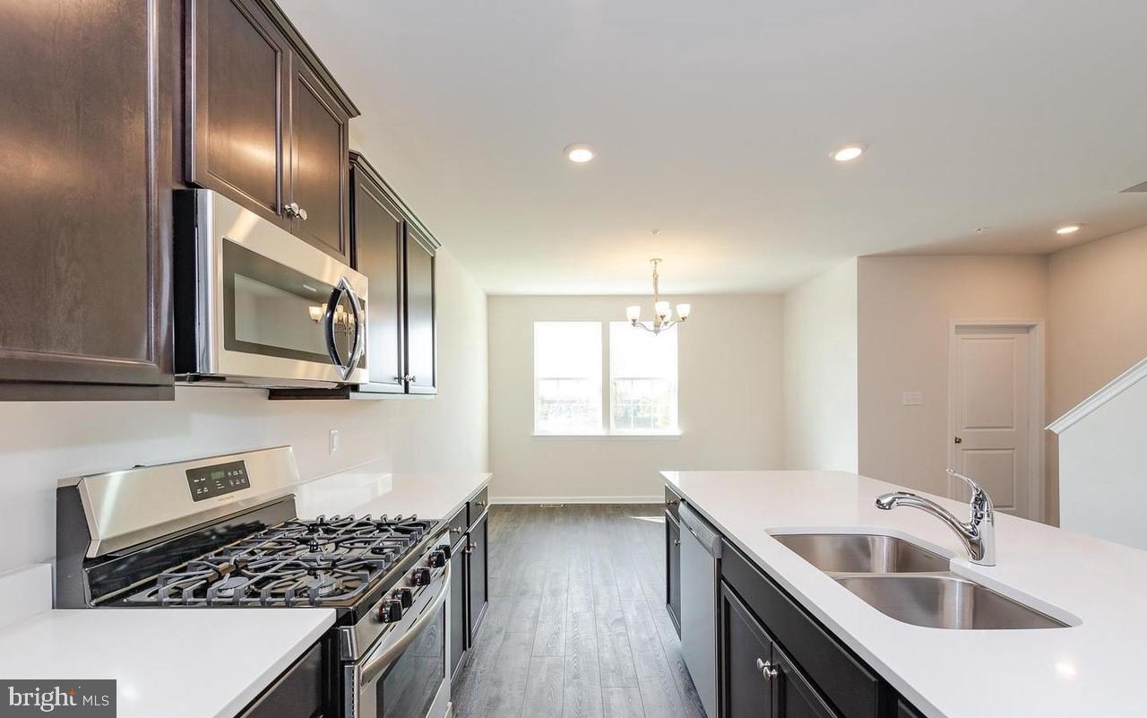 WOODMORE OVERLOOK - Residential