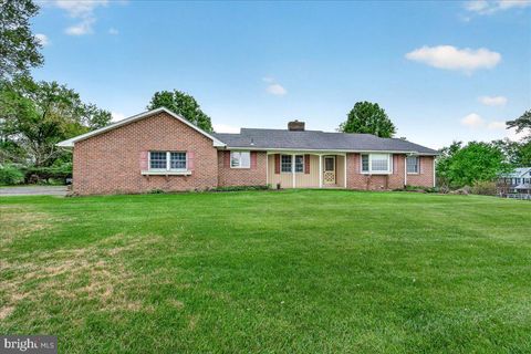 Photo of 9 W Obrecht Road, SYKESVILLE, MD 21784 (MLS # MDCR2034556)