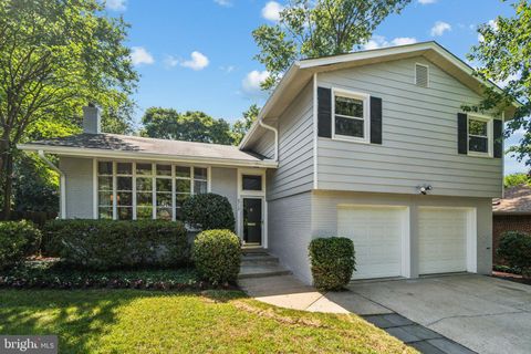 Photo of 8712 Ewing Drive, Bethesda, MD 20817 (MLS # MDMC2136980)