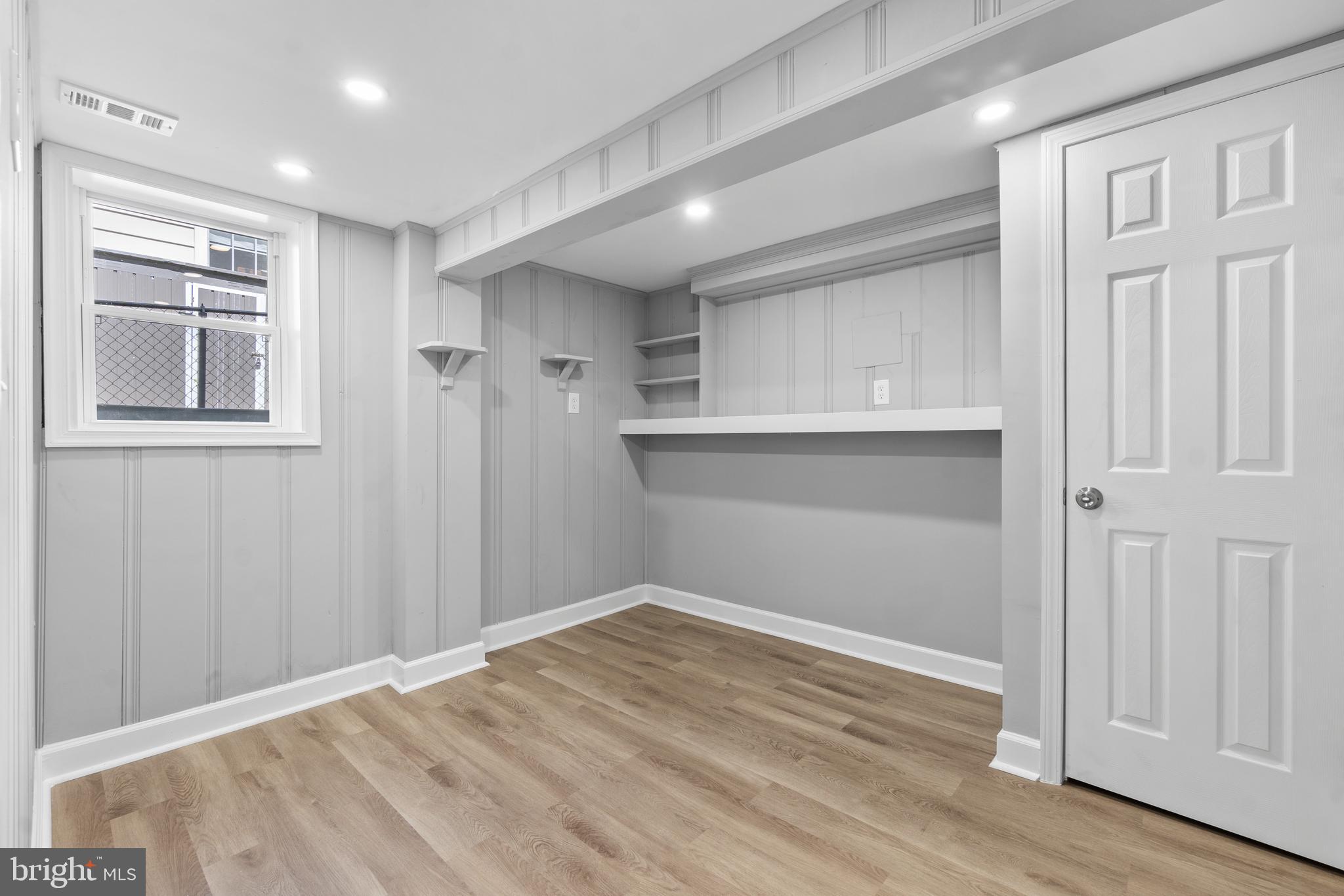 TEMPLE HILLS - Residential