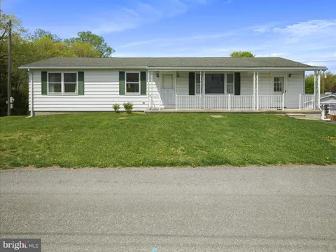 13791 Springbrook Avenue, Waynesboro, PA MLS: PAFL2026110