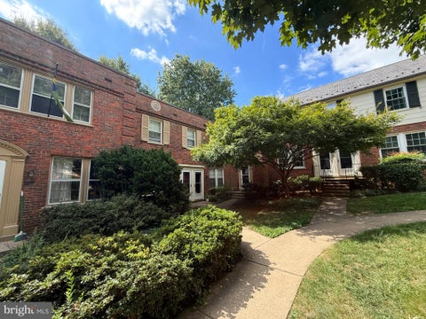 Condo For Sale - 1400 S Barton Street #424<br/> Arlington County, ARLINGTON, VA 22204