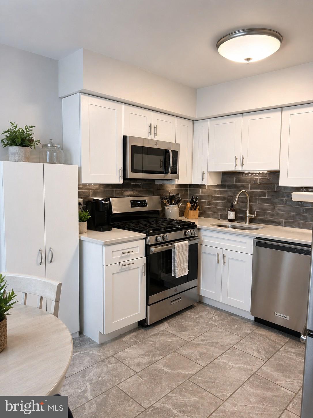 HILLTOP SUMMIT - Residential