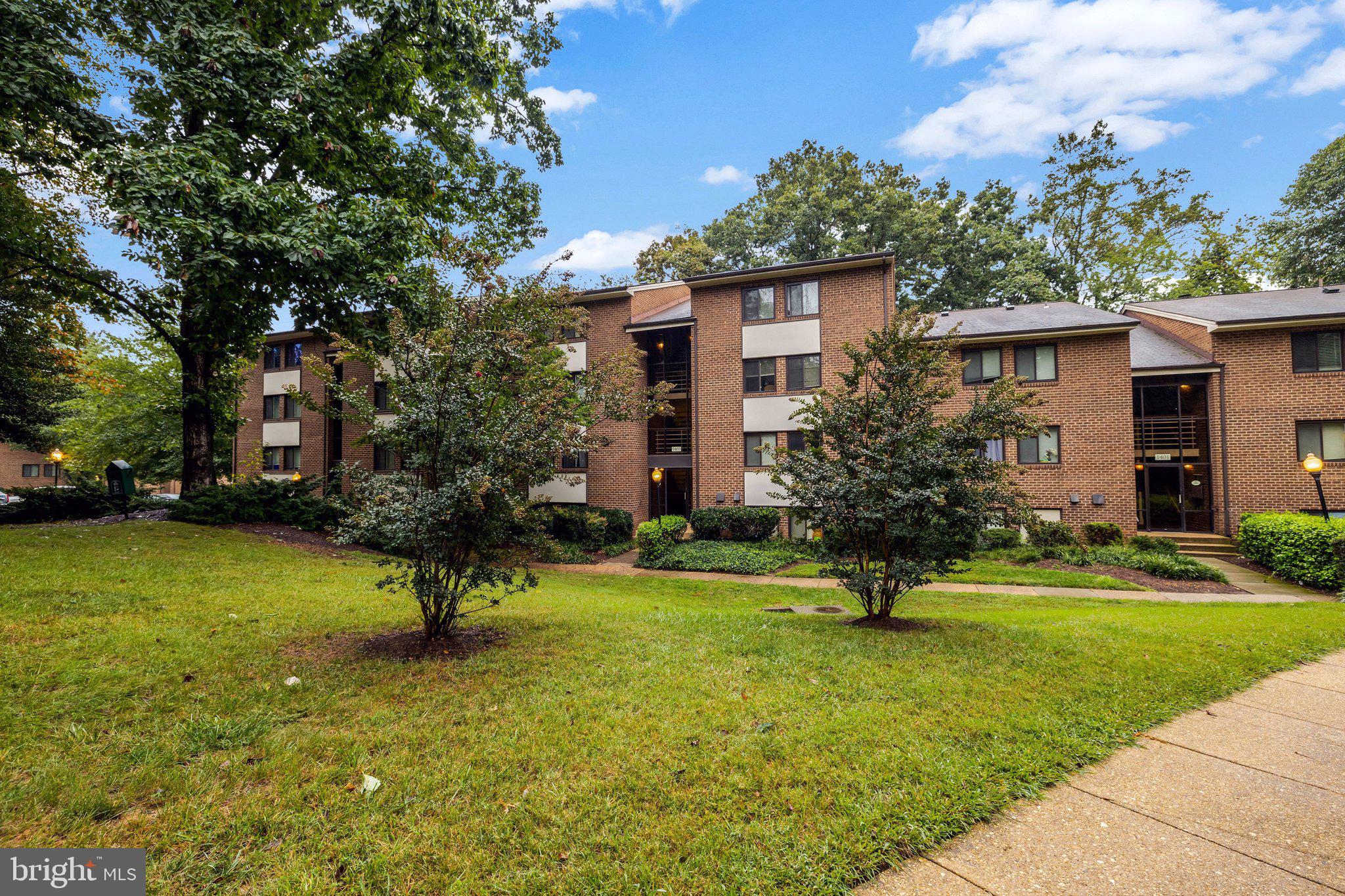 1403 NORTHGATE SQUARE 1B