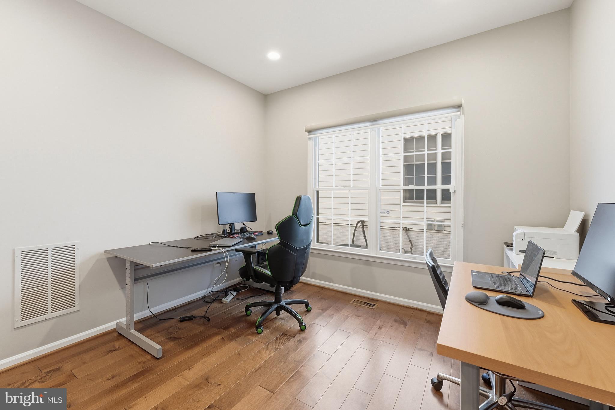 SOUTH RIDING - Residential