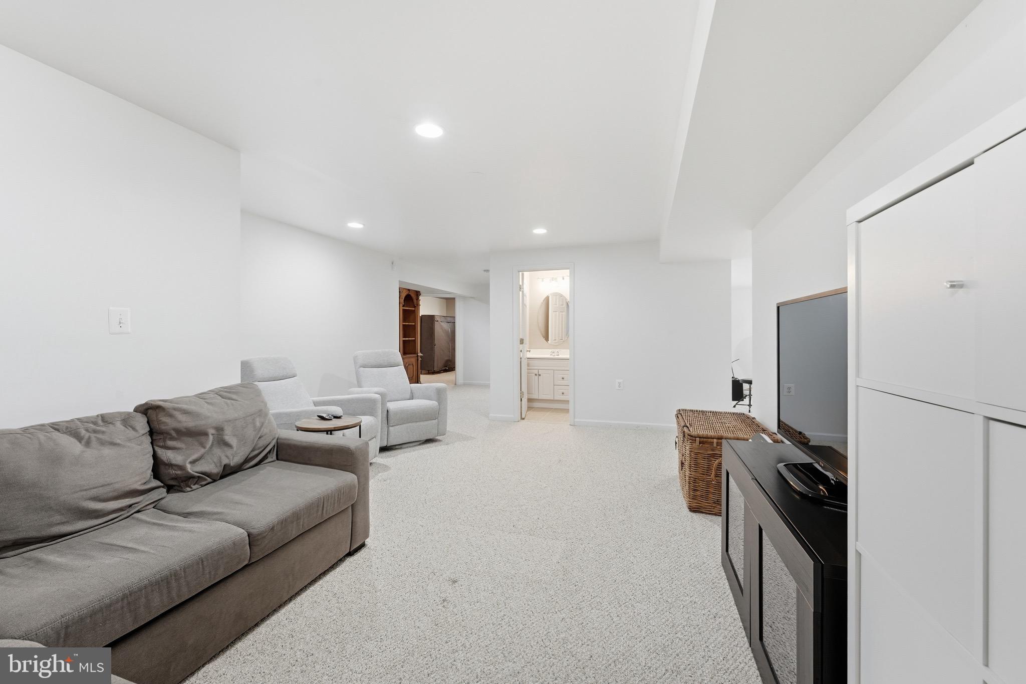 SOUTH RIDING - Residential