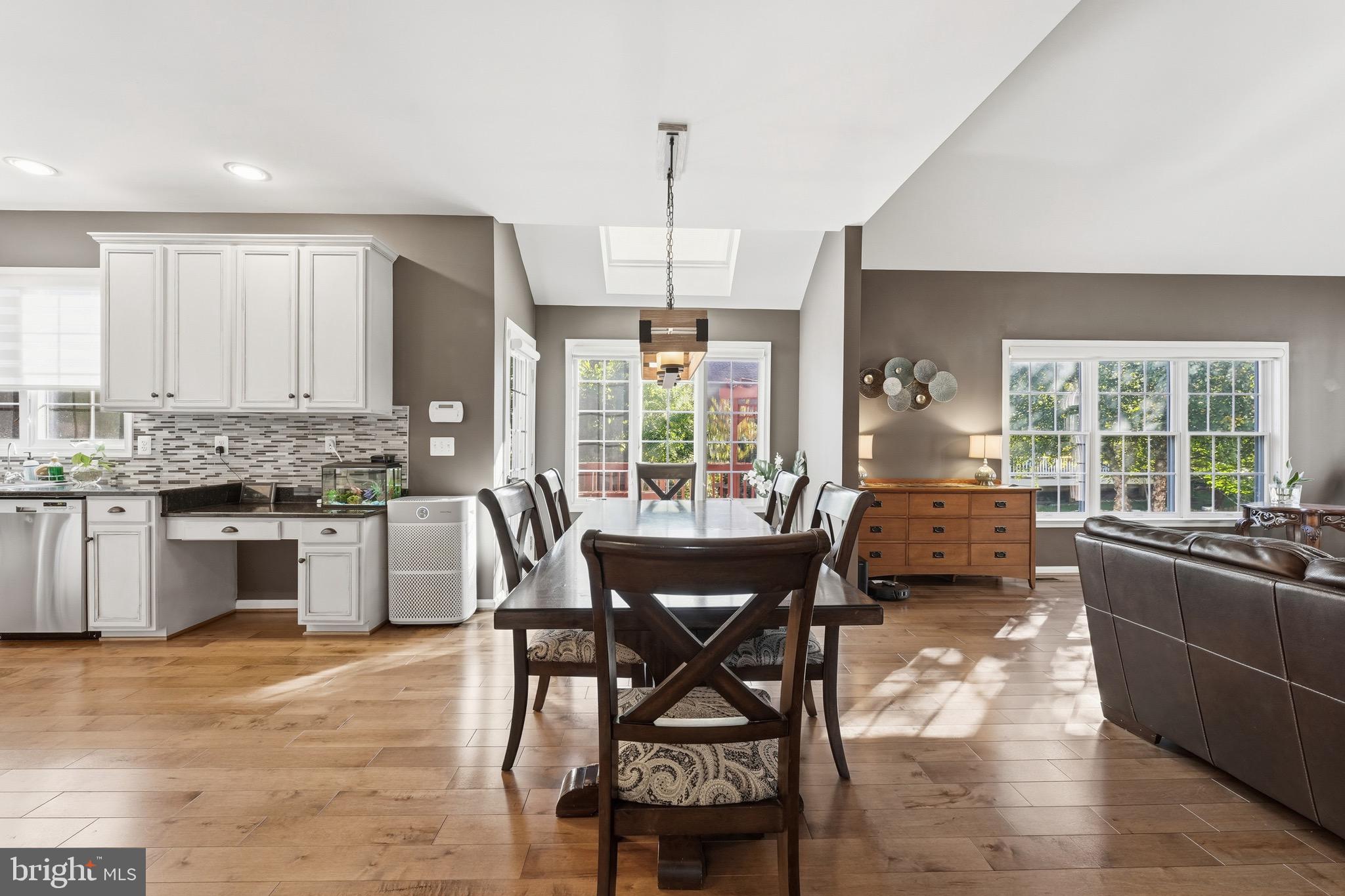 SOUTH RIDING - Residential