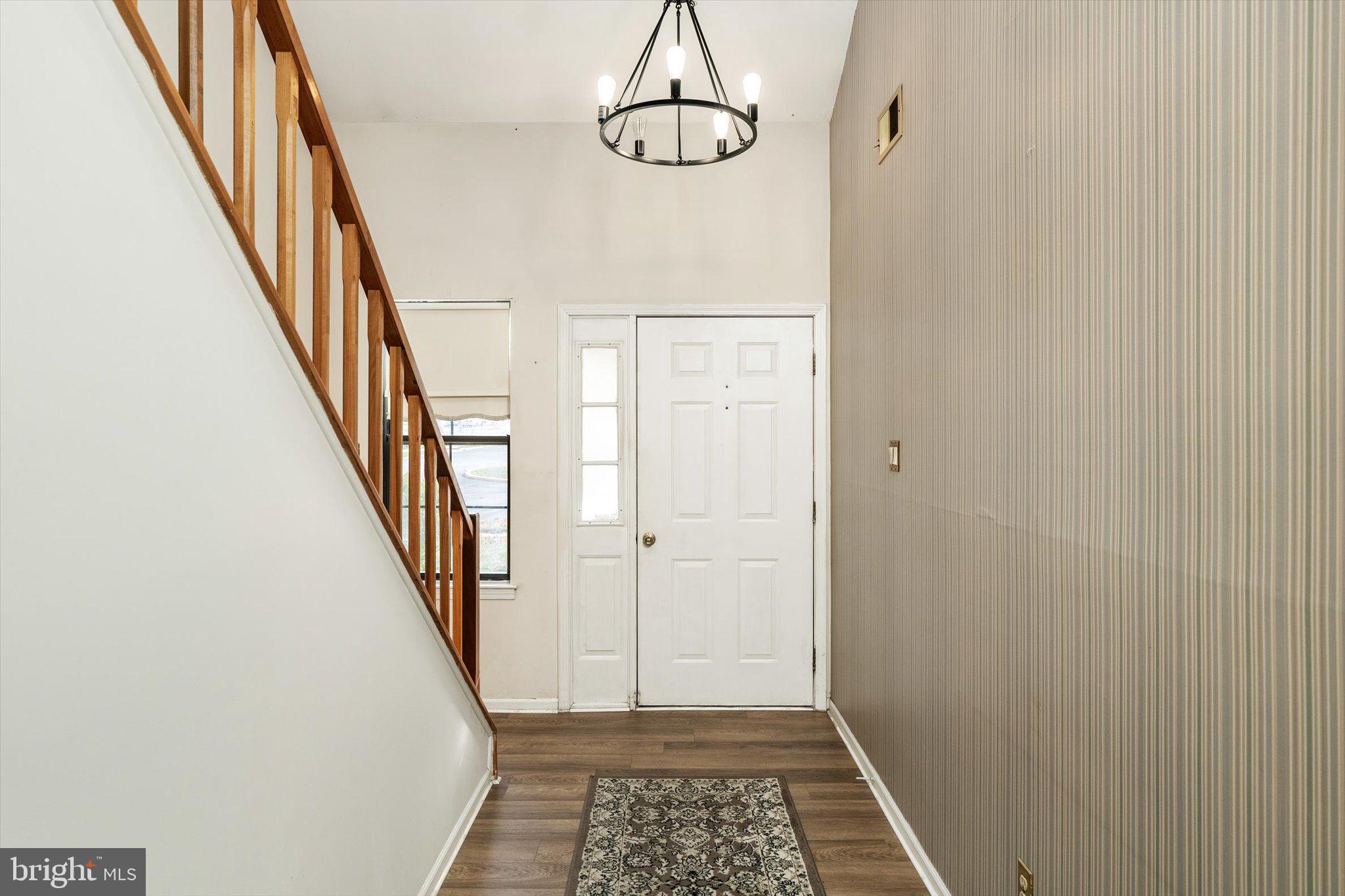 SHARON MEWS - Residential