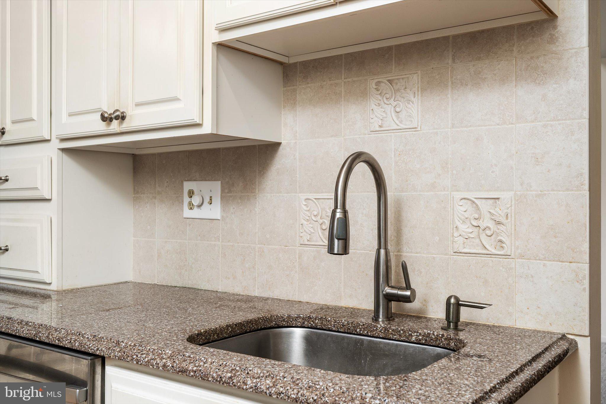 SHARON MEWS - Residential