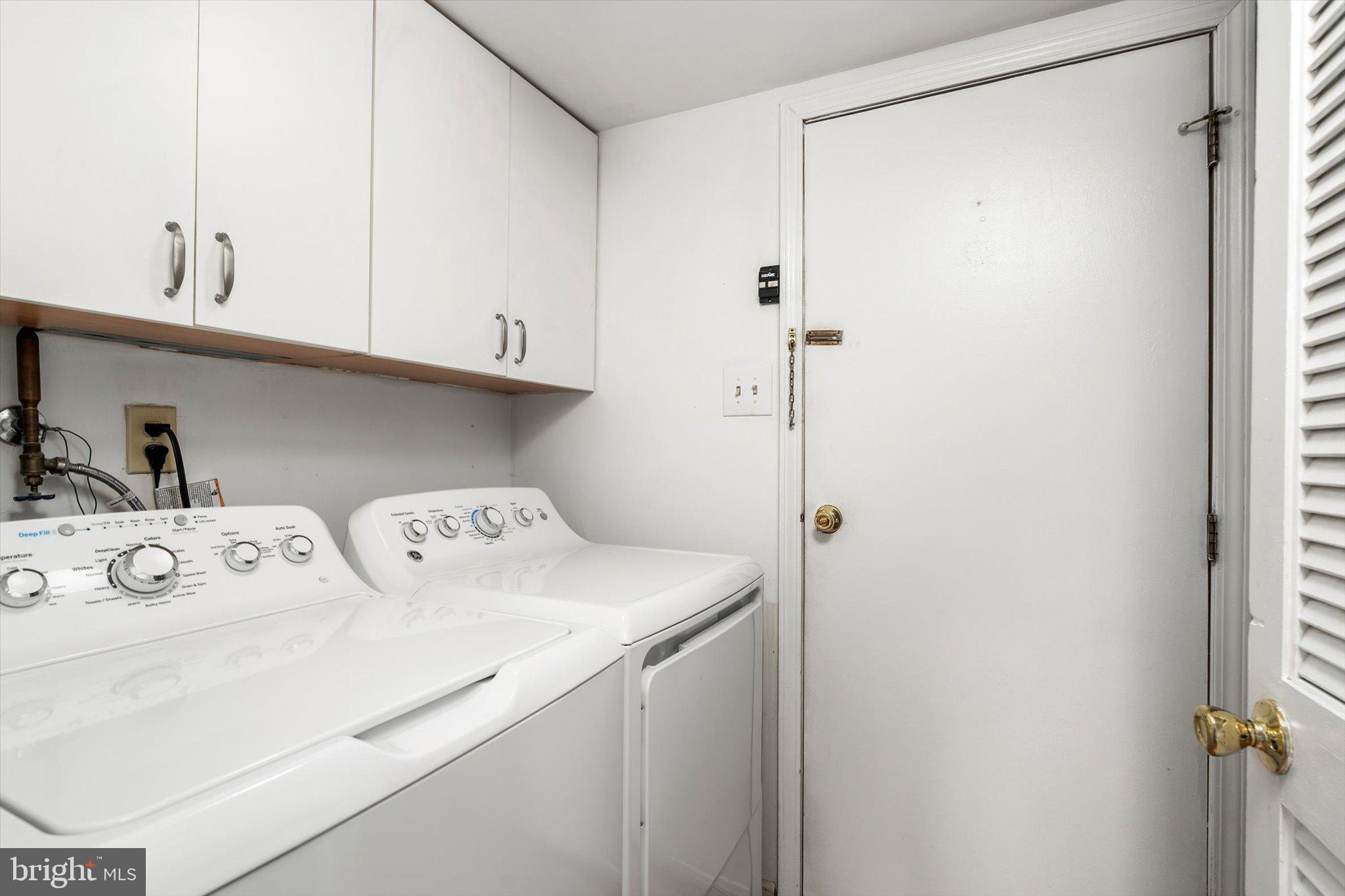 SHARON MEWS - Residential