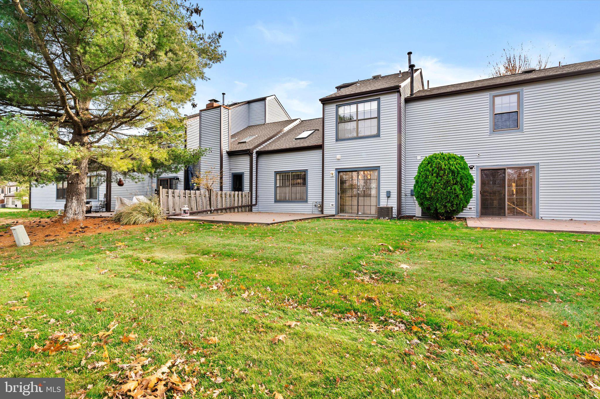 SHARON MEWS - Residential