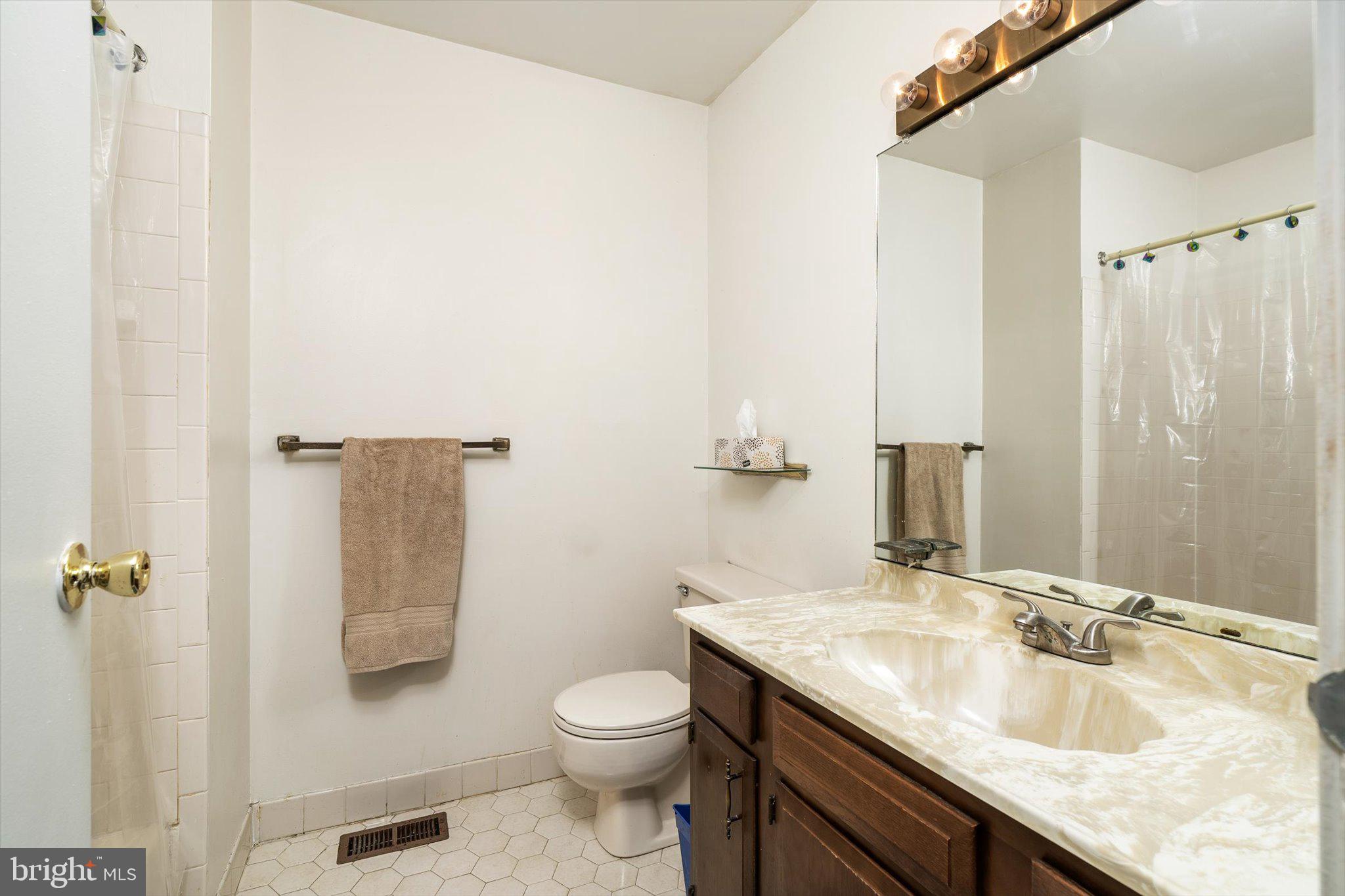 SHARON MEWS - Residential