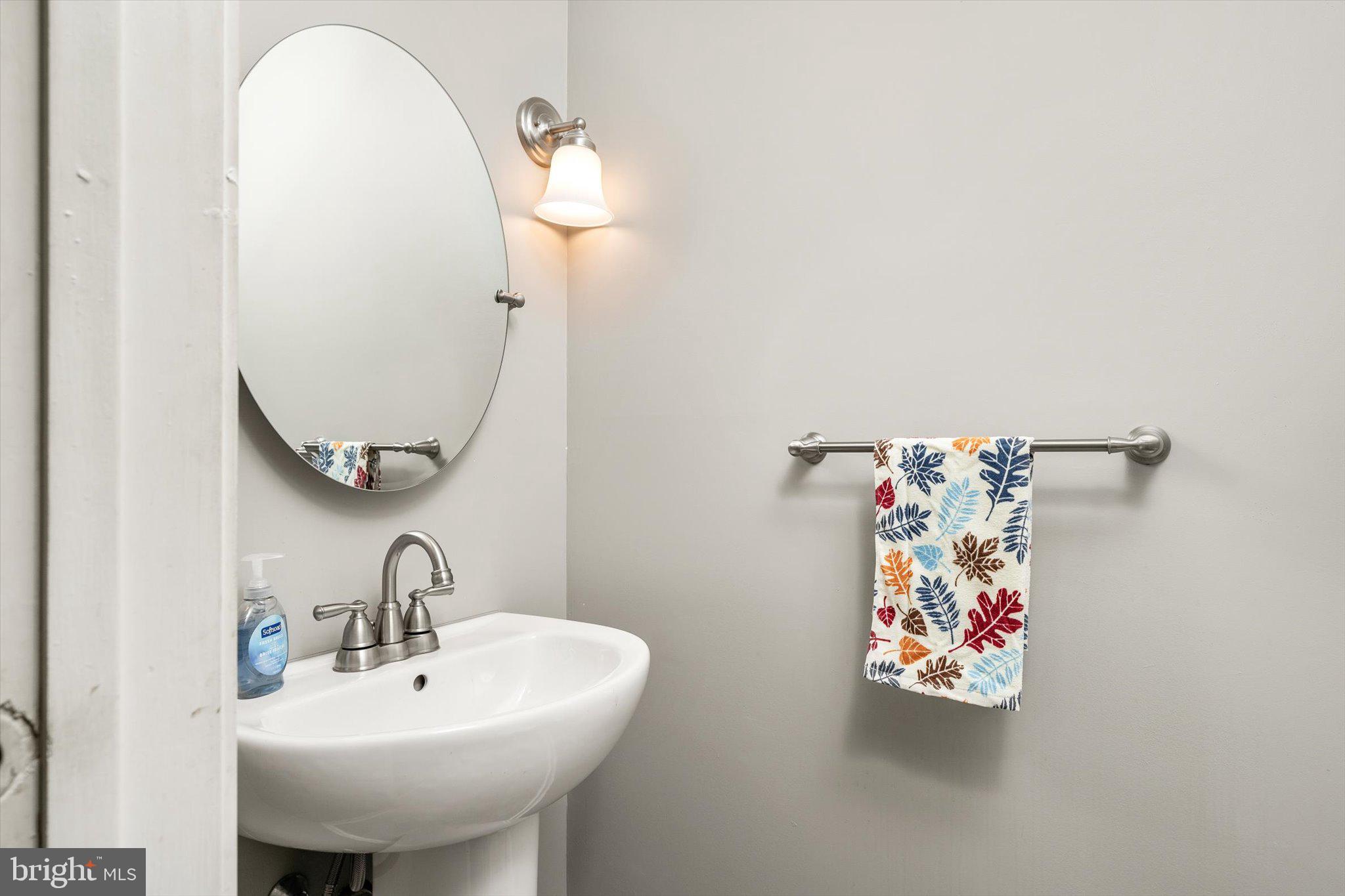 SHARON MEWS - Residential