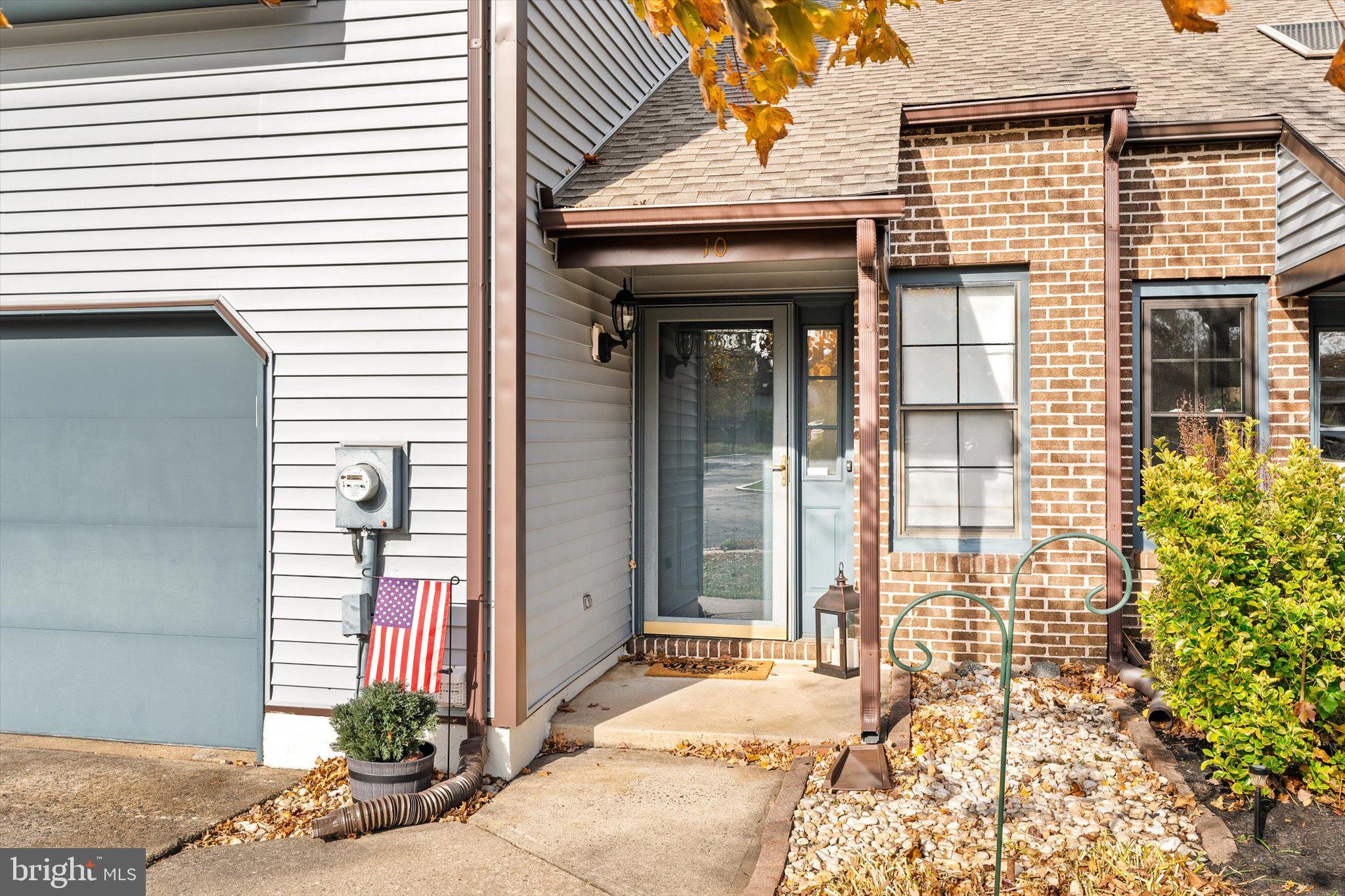 SHARON MEWS - Residential