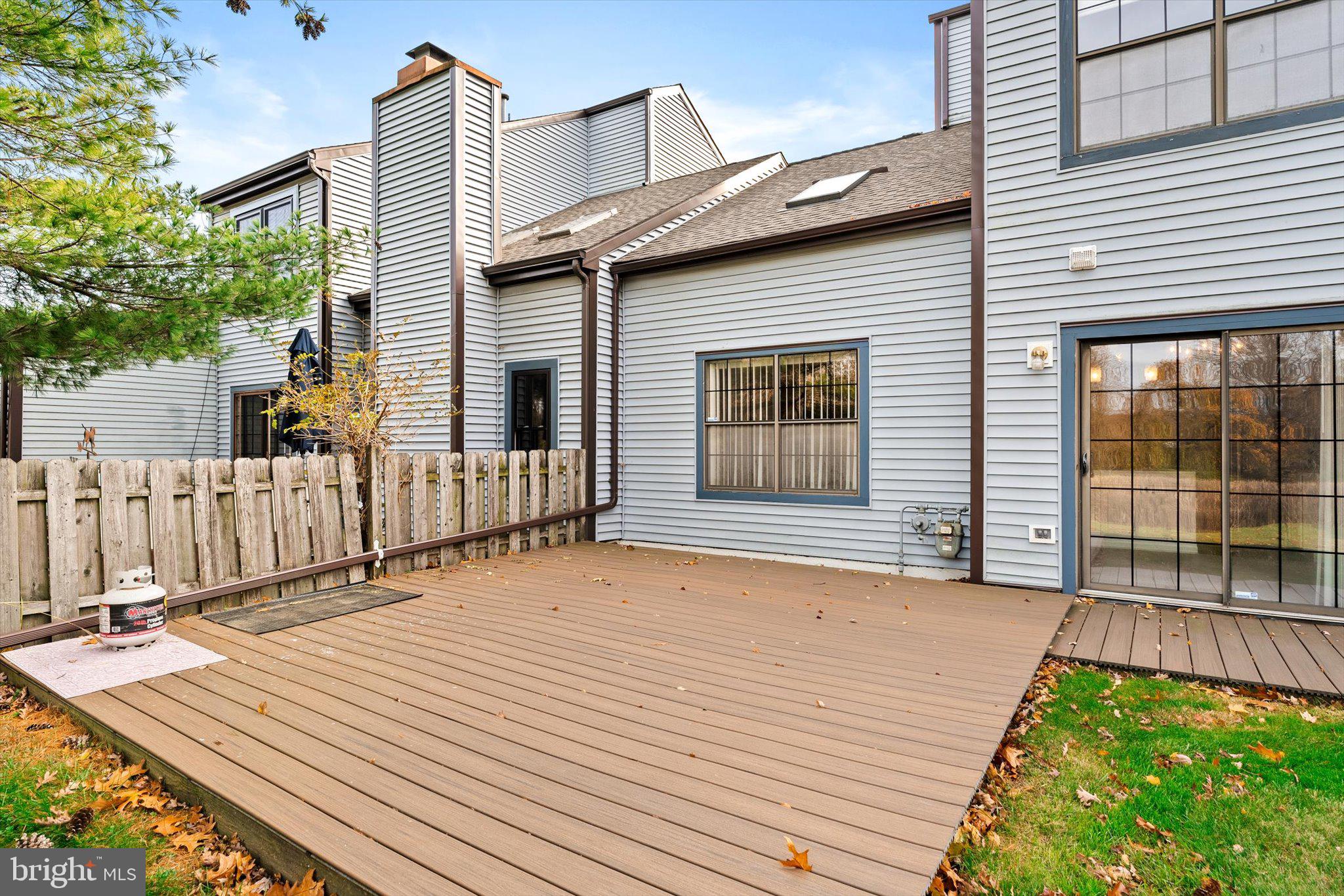 SHARON MEWS - Residential