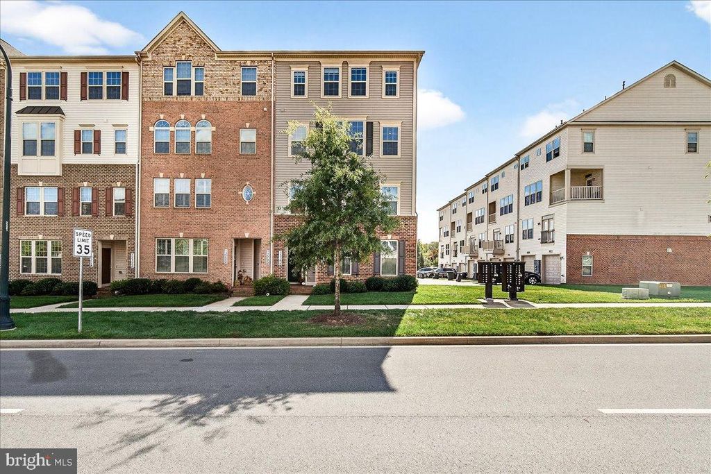 Photo of 13786 Little Seneca Parkway #410P, CLARKSBURG, MD 20871 (MLS # MDMC2203598)