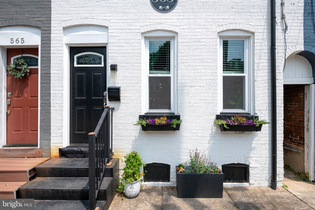 Photo of 563 N SHIPPEN ST, LANCASTER, PA 17602 (MLS # PALA2036642)