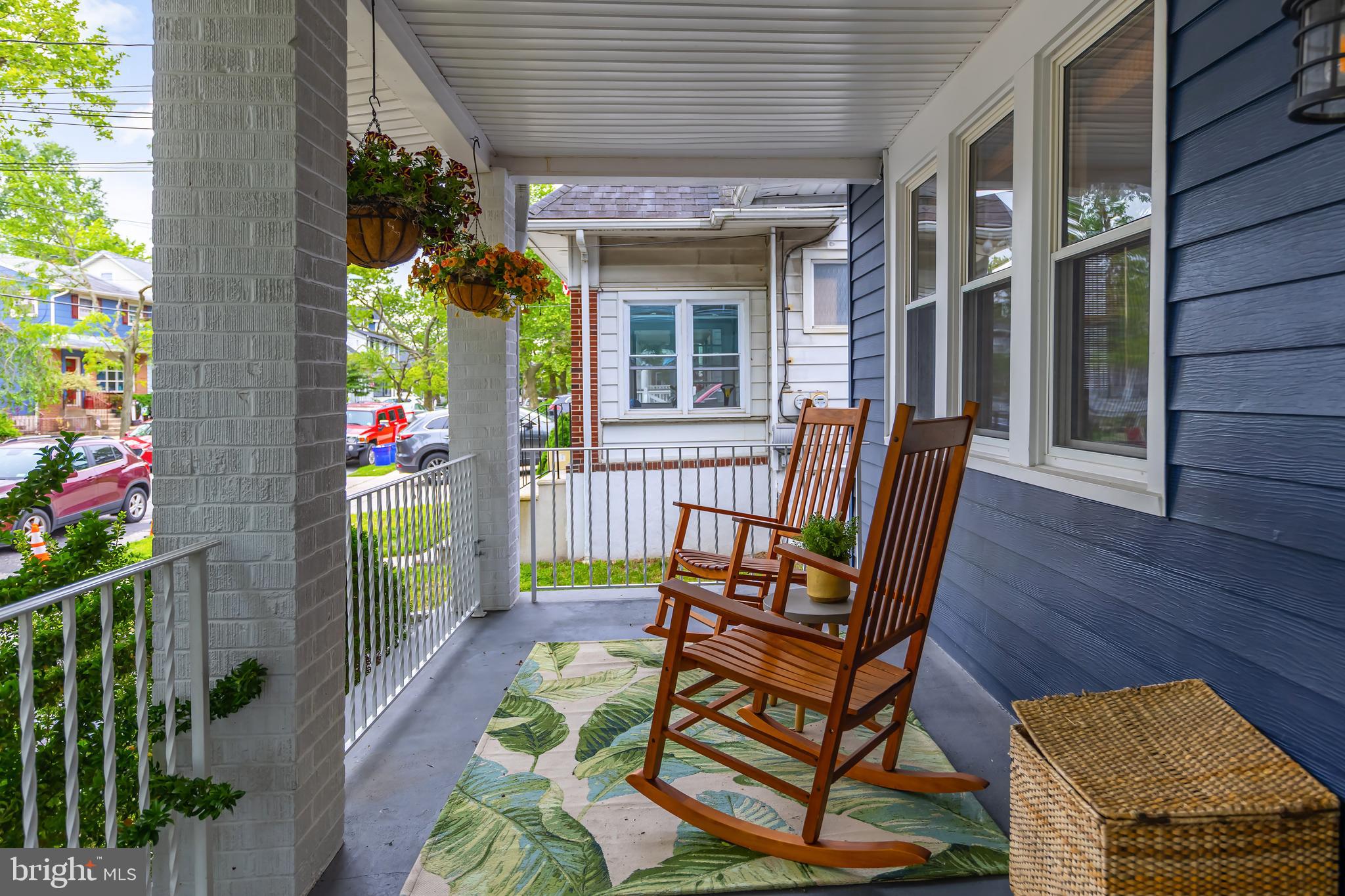 127 E FRANKLIN AVENUE