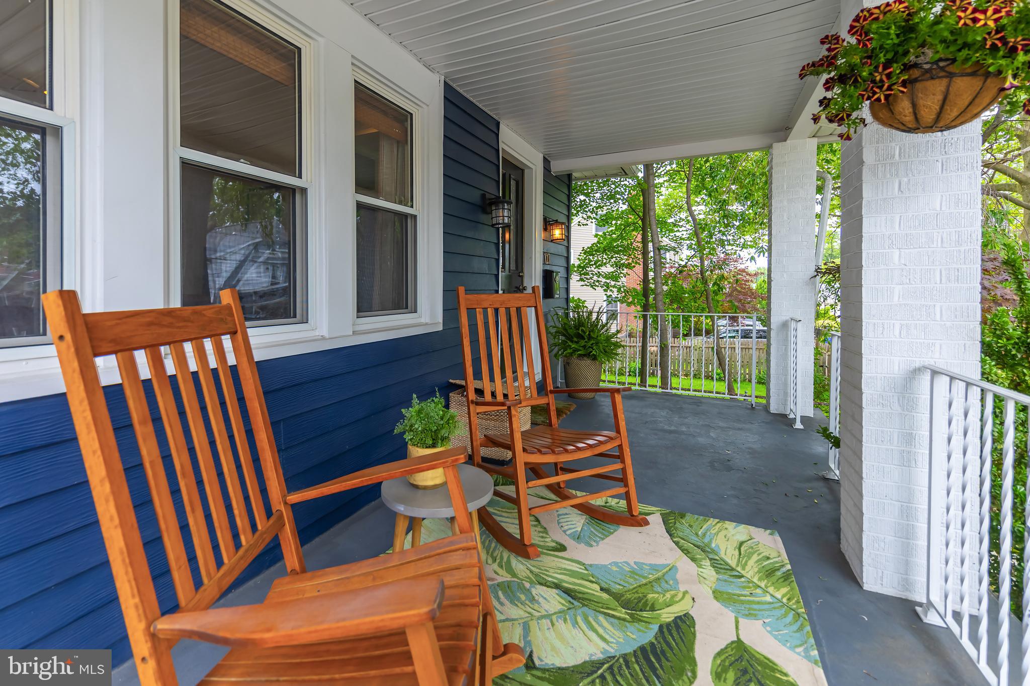 127 E FRANKLIN AVENUE