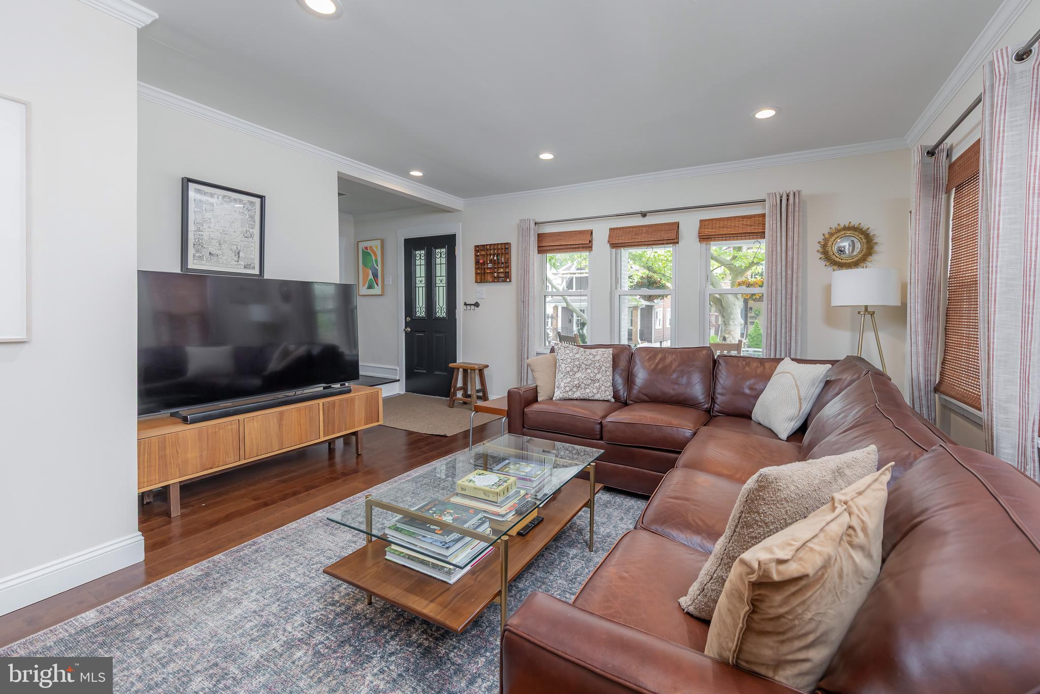 127 E FRANKLIN AVENUE