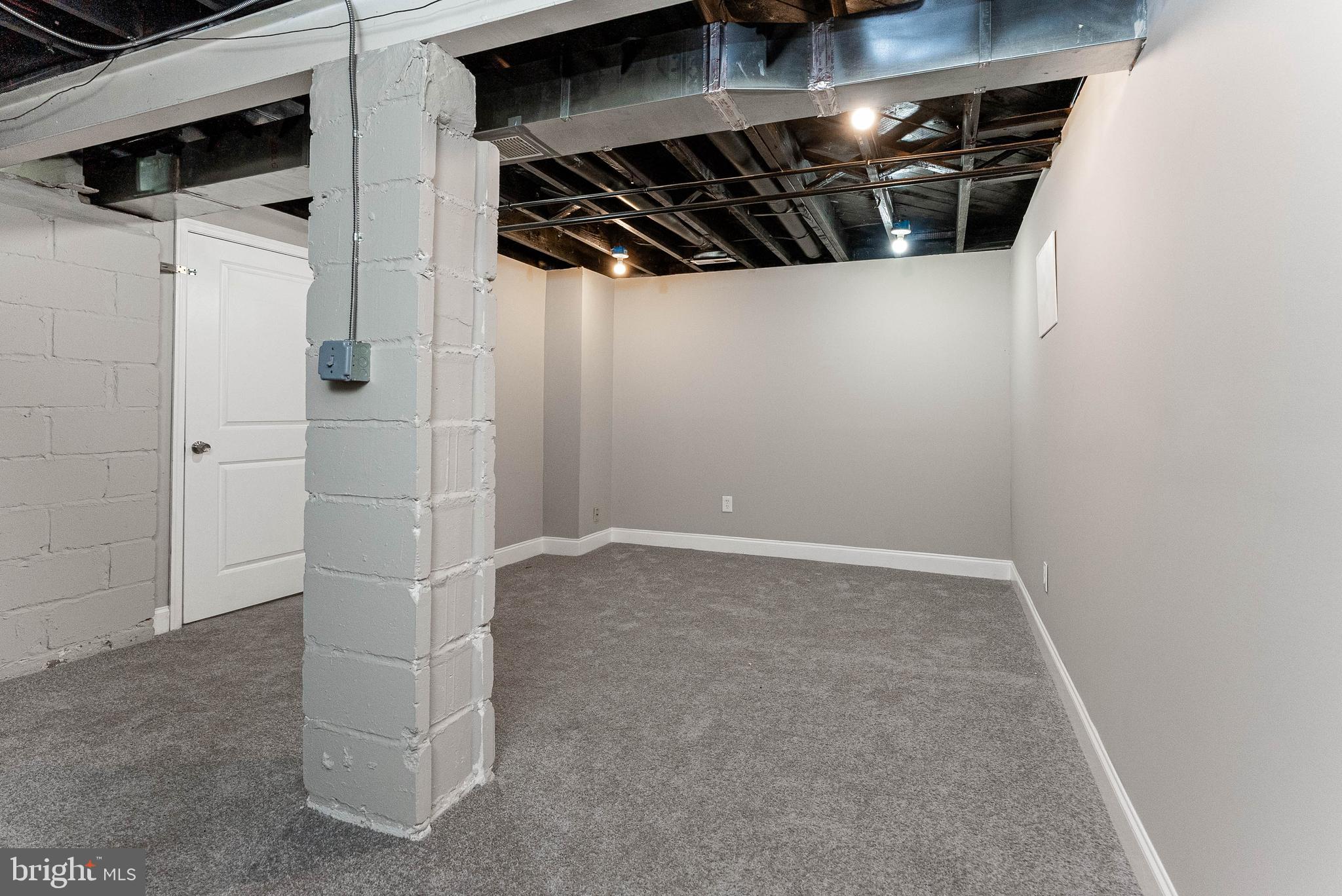 ALBEMARLE SQUARE - Residential Lease