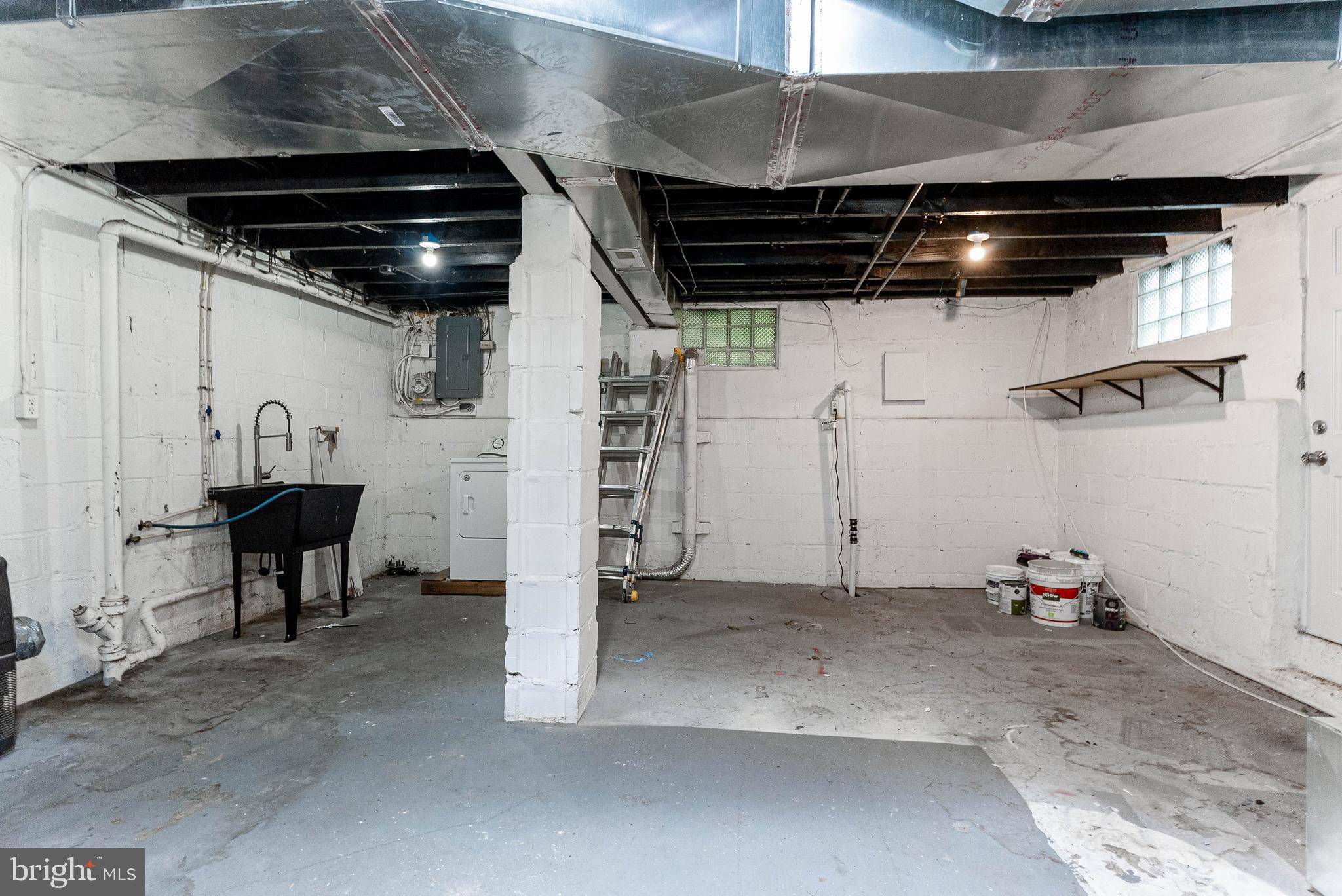 ALBEMARLE SQUARE - Residential Lease