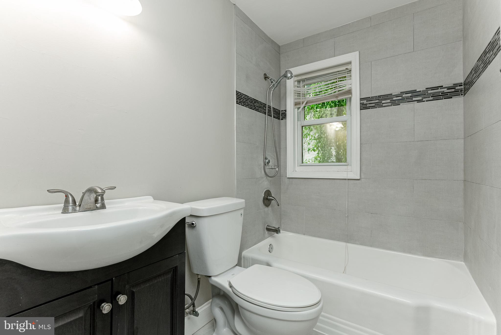 ALBEMARLE SQUARE - Residential Lease