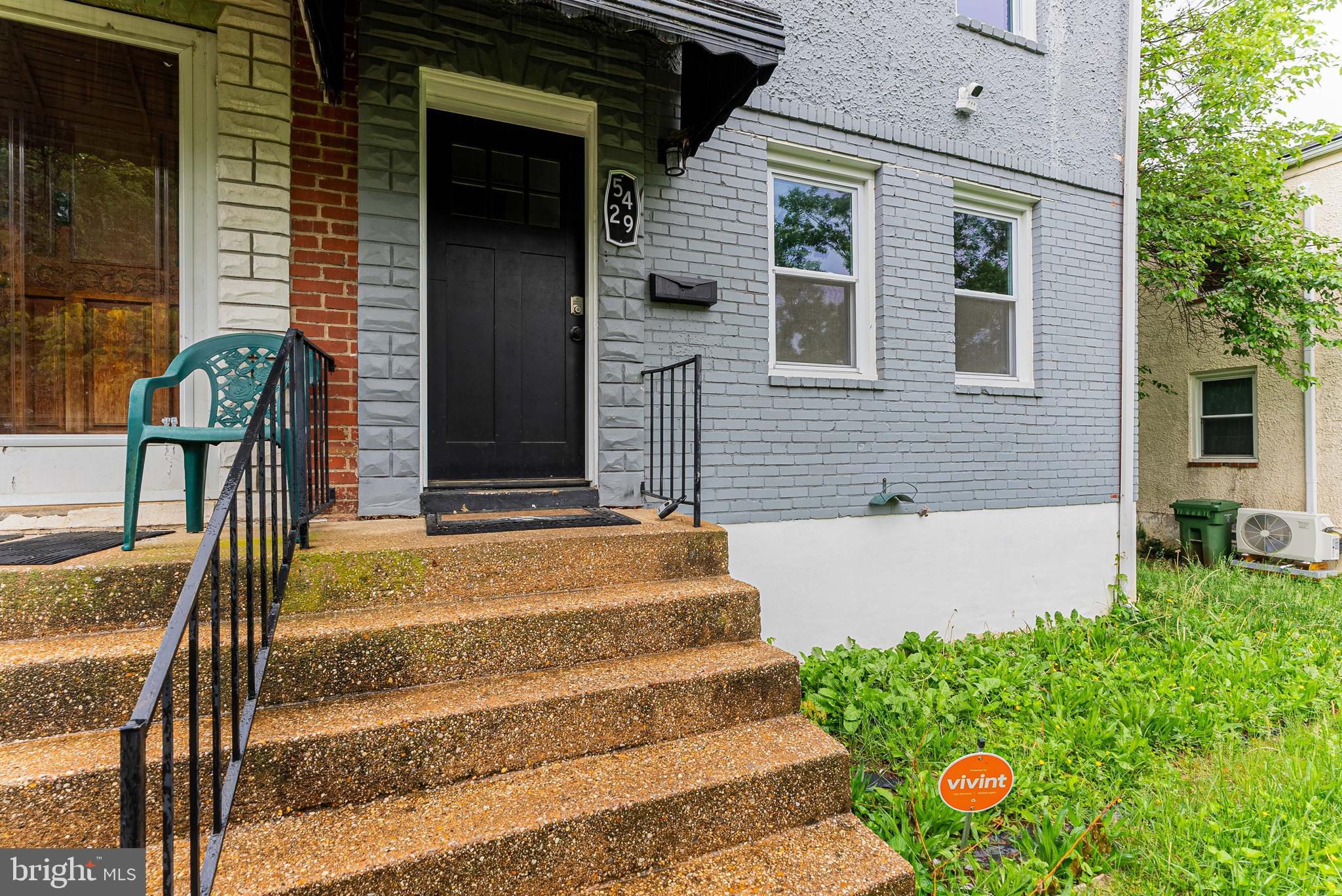 ALBEMARLE SQUARE - Residential Lease