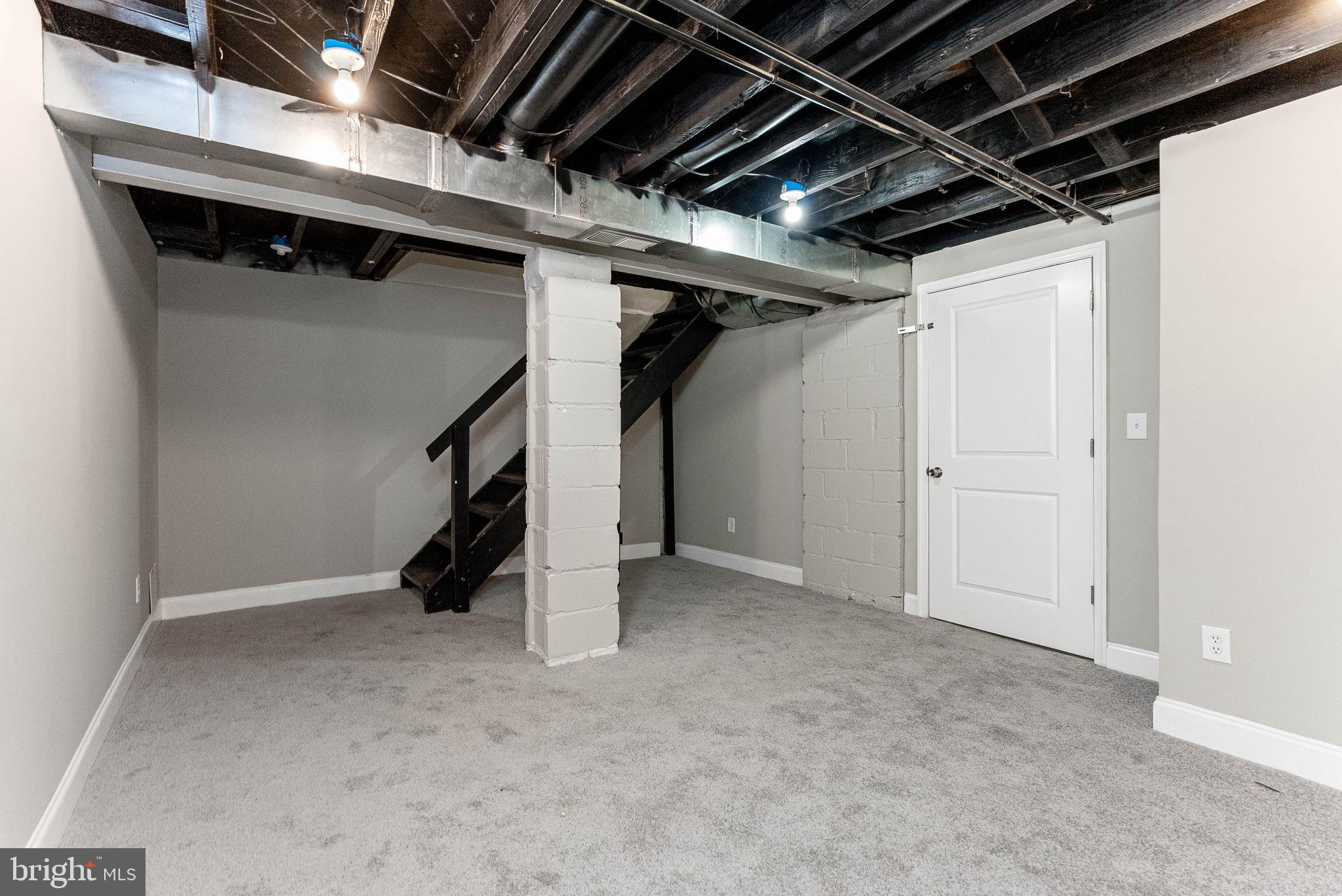 ALBEMARLE SQUARE - Residential Lease