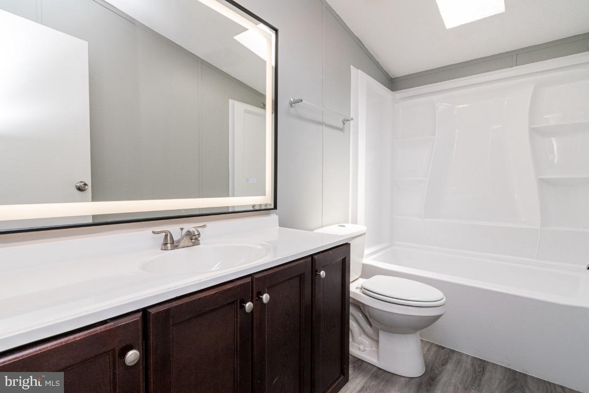 ALBEMARLE SQUARE - Residential Lease