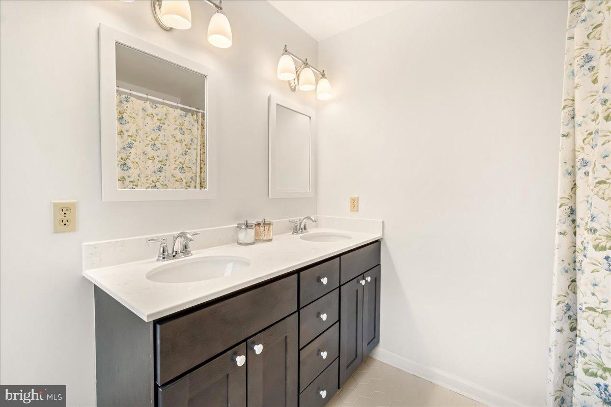 ORCHARD HILLS - Residential