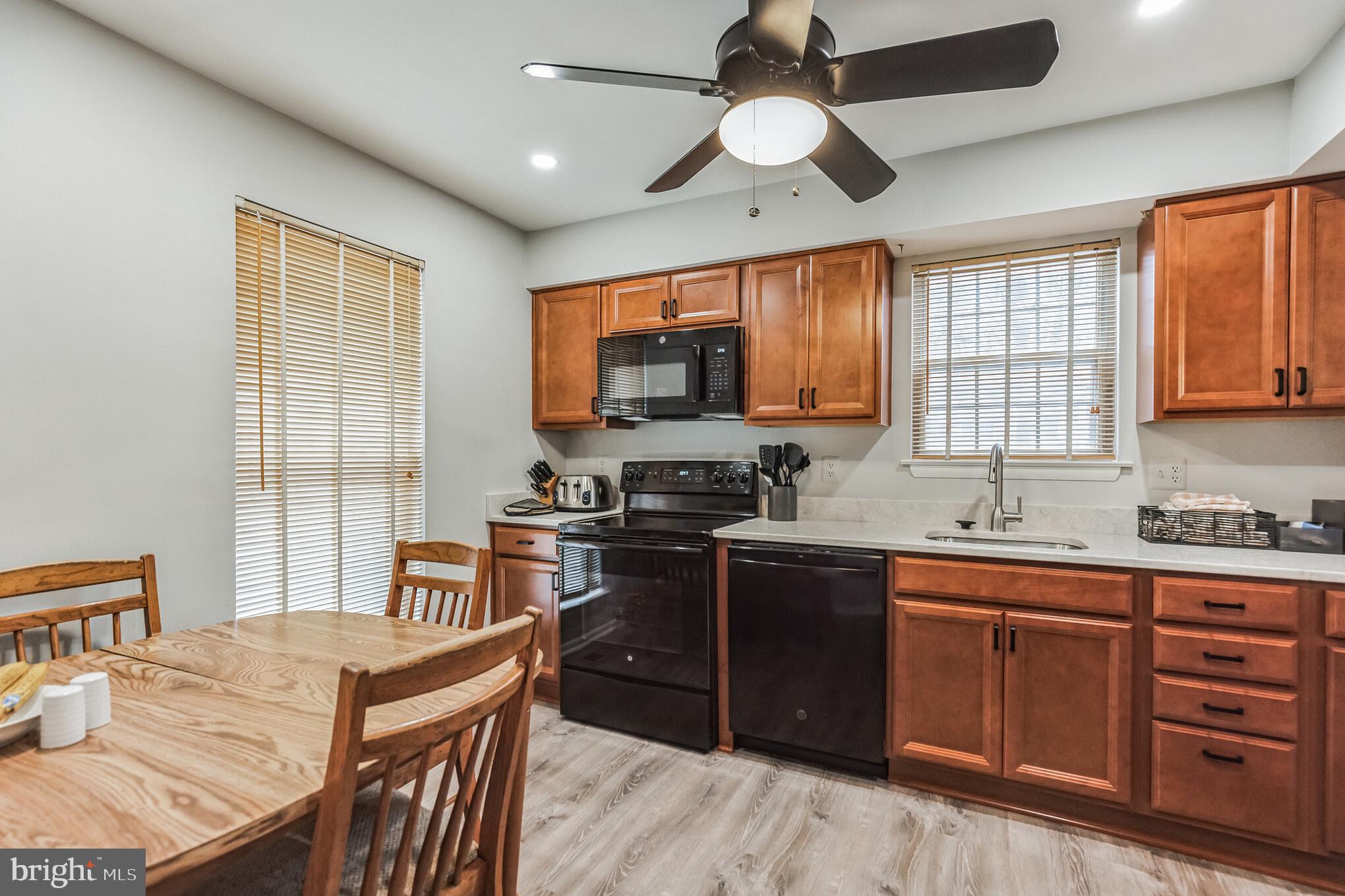 CROMWELL STATION - Residential