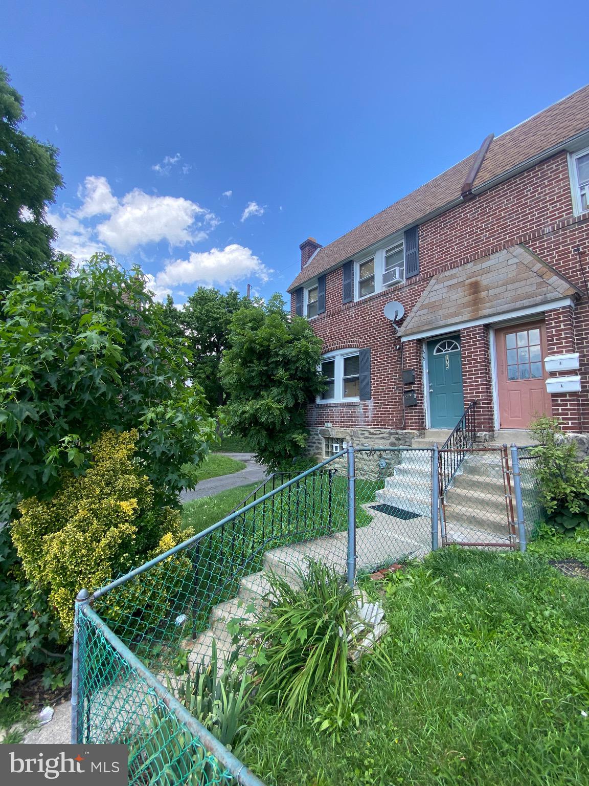 Investment Opportunity – Duplex in Prime Upper Darby Location!
Don’t miss this fantastic opportunity to own a solid brick end-unit duplex in a highly desirable neighborhood within the Upper Darby School District!
This well-maintained property features two spacious 2-bedroom apartments. One unit is currently vacant – perfect for owner-occupants who want to live in one unit and let the rent from the second unit help pay the mortgage.
Property Highlights:
End Unit with great natural light
All brick exterior – low maintenance and durable
Newer tilt-in windows for easy cleaning and energy efficiency
Hardwood floors throughout
Separate utilities for each unit
Decent closet space
Shared washer and dryer in the basement
Two garages currently used for storage – garage doors are not functional, but easily restorable
Location, Location, Location!
Ideal for renters and owners alike – very walkable neighborhood
Only 17 minutes to major hospitals: HUP, CHOP, Jefferson (low traffic routes)
Convenient commute (by car or public transit) to:
St. Joseph’s University
Villanova University
Drexel University
University of Pennsylvania
Quiet, suburban setting with quick access to Center City
Just 120 yards to a playground
Shopping, dining, and pharmacy all within walking distance
This property offers strong rental potential and a great setup for house hacking or portfolio growth.
Please provide 24-hour notice for showings (tenant-occupied).