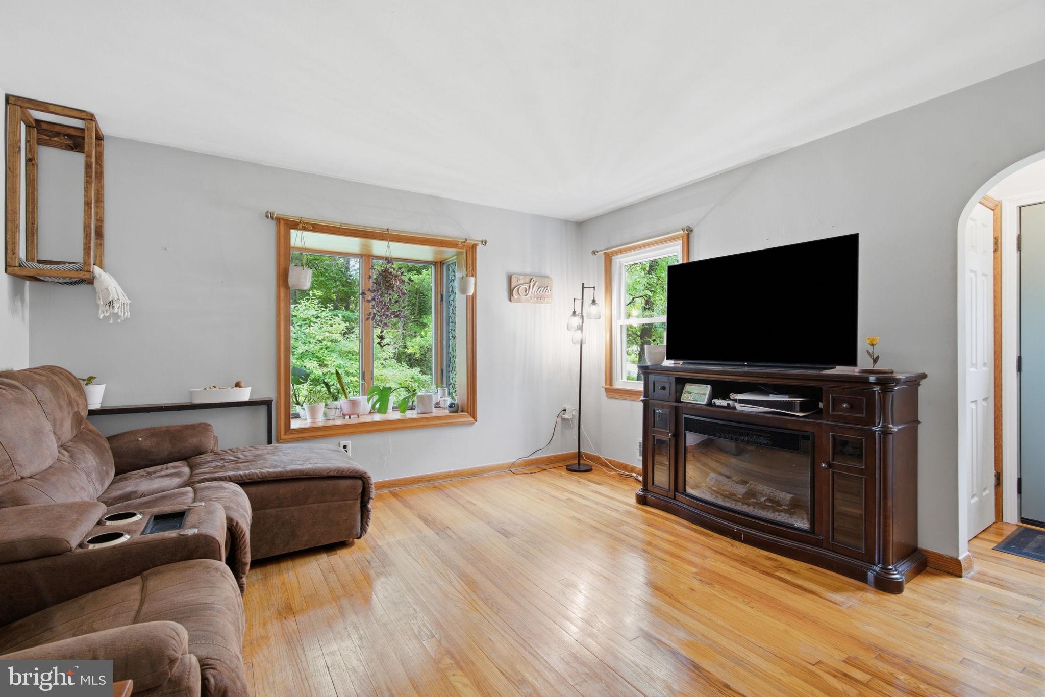 637 CALIFORNIA TERRACE