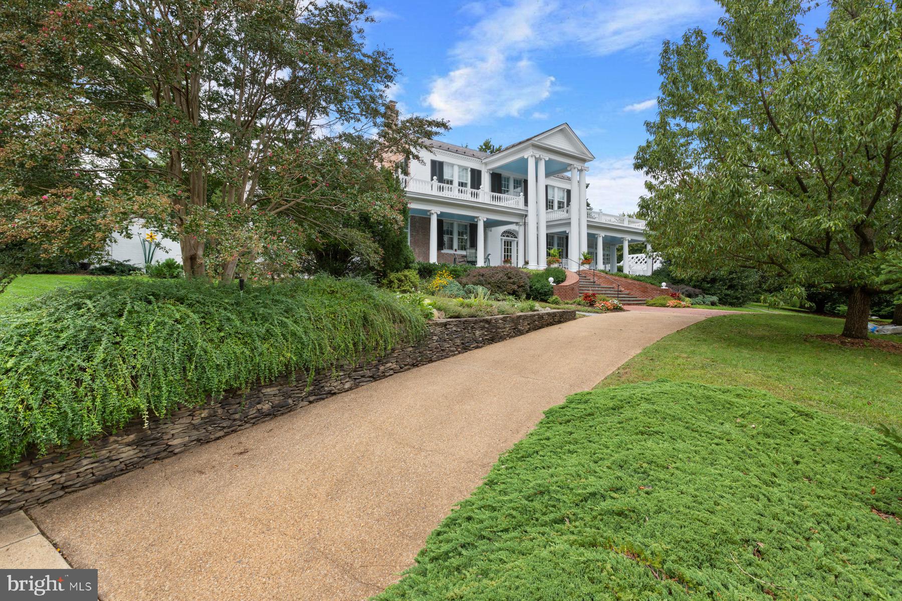 COLONIAL PARK - Residential