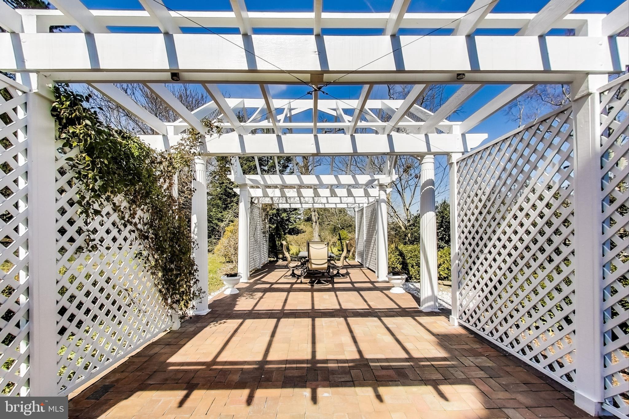 COLONIAL PARK - Residential