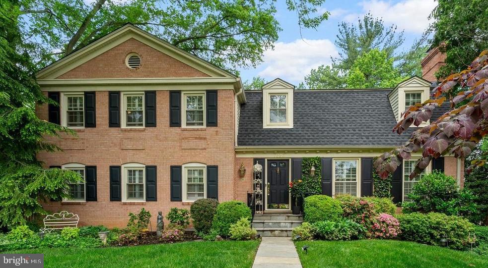 Welcome to this beautiful 5 bedroom, 3 bath brick home in the heart of McLean! Tucked in a tranquil park-like setting, it features lush landscaping, mature trees, and enchanting gardens with a fully fenced backyard for your privacy. The thoughtfully designed interior of this home exudes warmth and charm with a spacious living room, dining room, and hardwood floors.
Kitchen, breakfast area, cozy family room with fireplace, adjoins solarium/sunroom. Deck with panoramic views.
Features: 3 fireplaces; Kohler jetted tub. Spacious 2-car garage. 1/2 acre. A Main-Level Bedroom with an en-suite bath is versatile, featuring custom-built shelves that can be used for a study or home office. This home is only minutes to McLean shops, restaurants, and Tysons. It is conveniently located near McLean Station Metro, Washington, DC, amenities, and airports.
Requirements: Credit score above 680, an income at least three times the monthly rent, and no more than two income to qualify.
Apply online:https://apply.link/rW9ILPs
