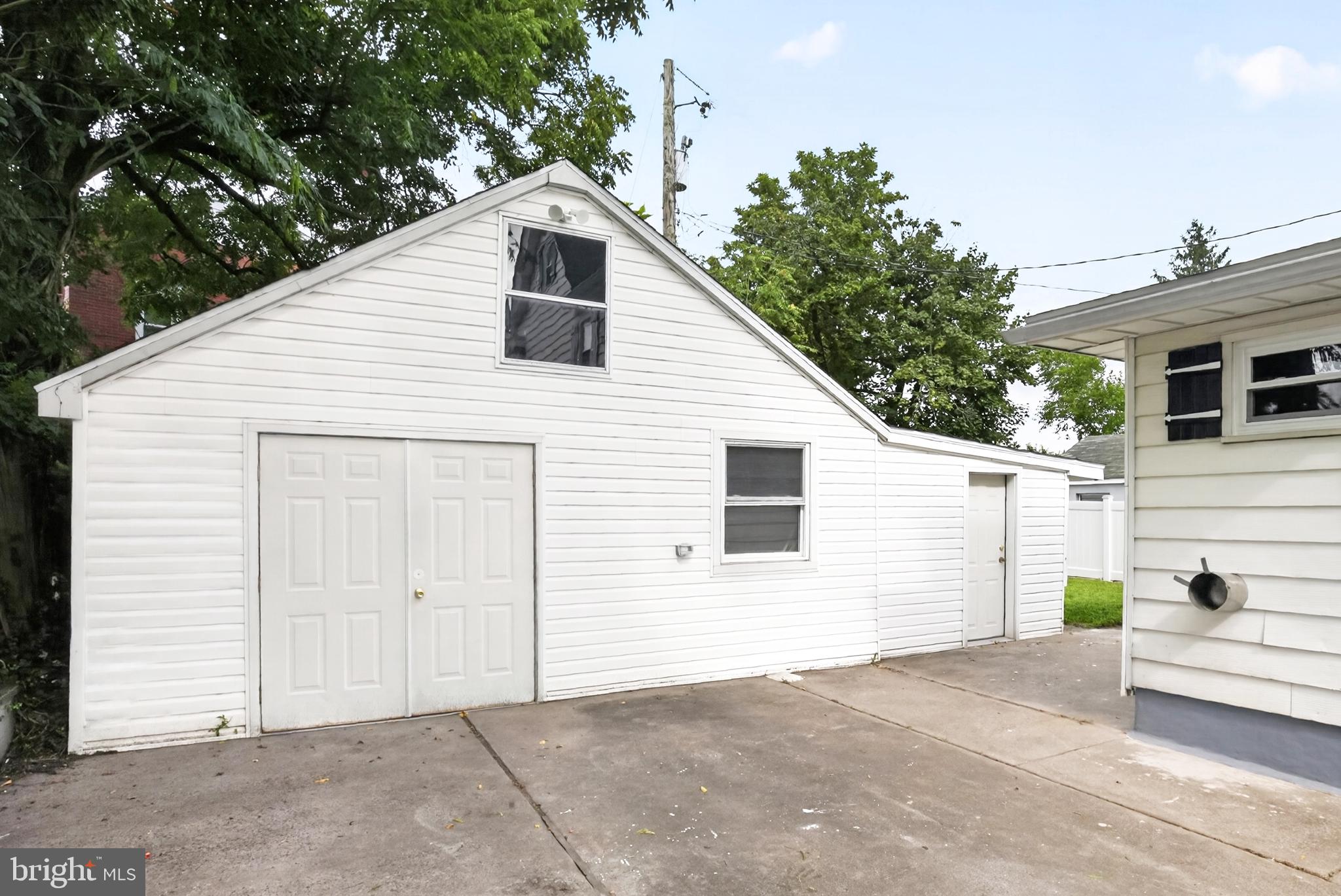 712 BILLINGS AVENUE