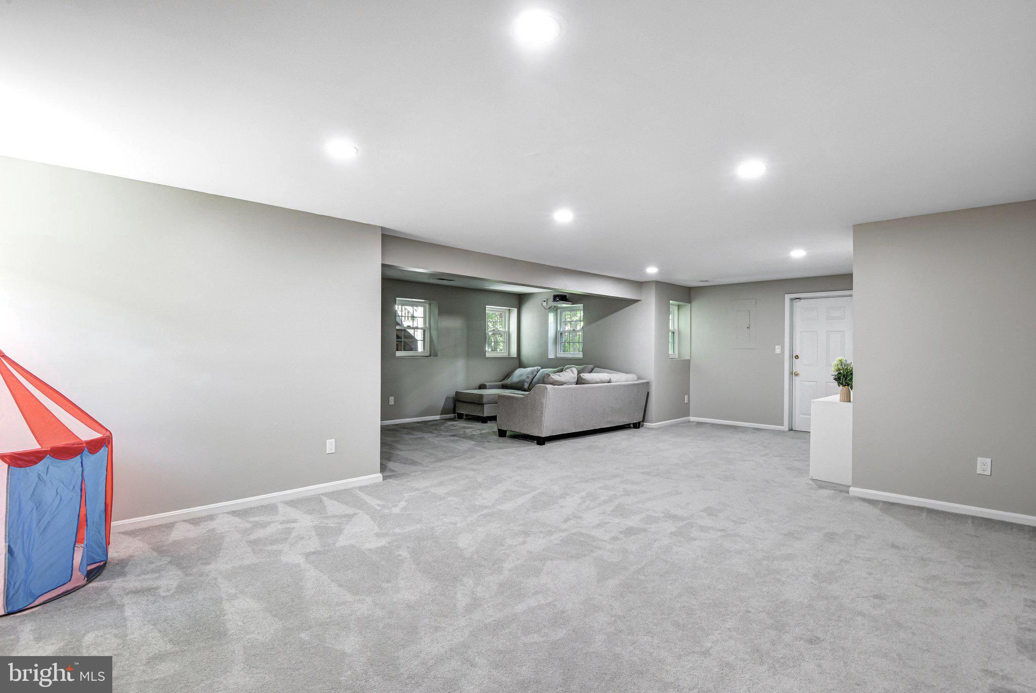 FAIR LAKES FOREST - Residential