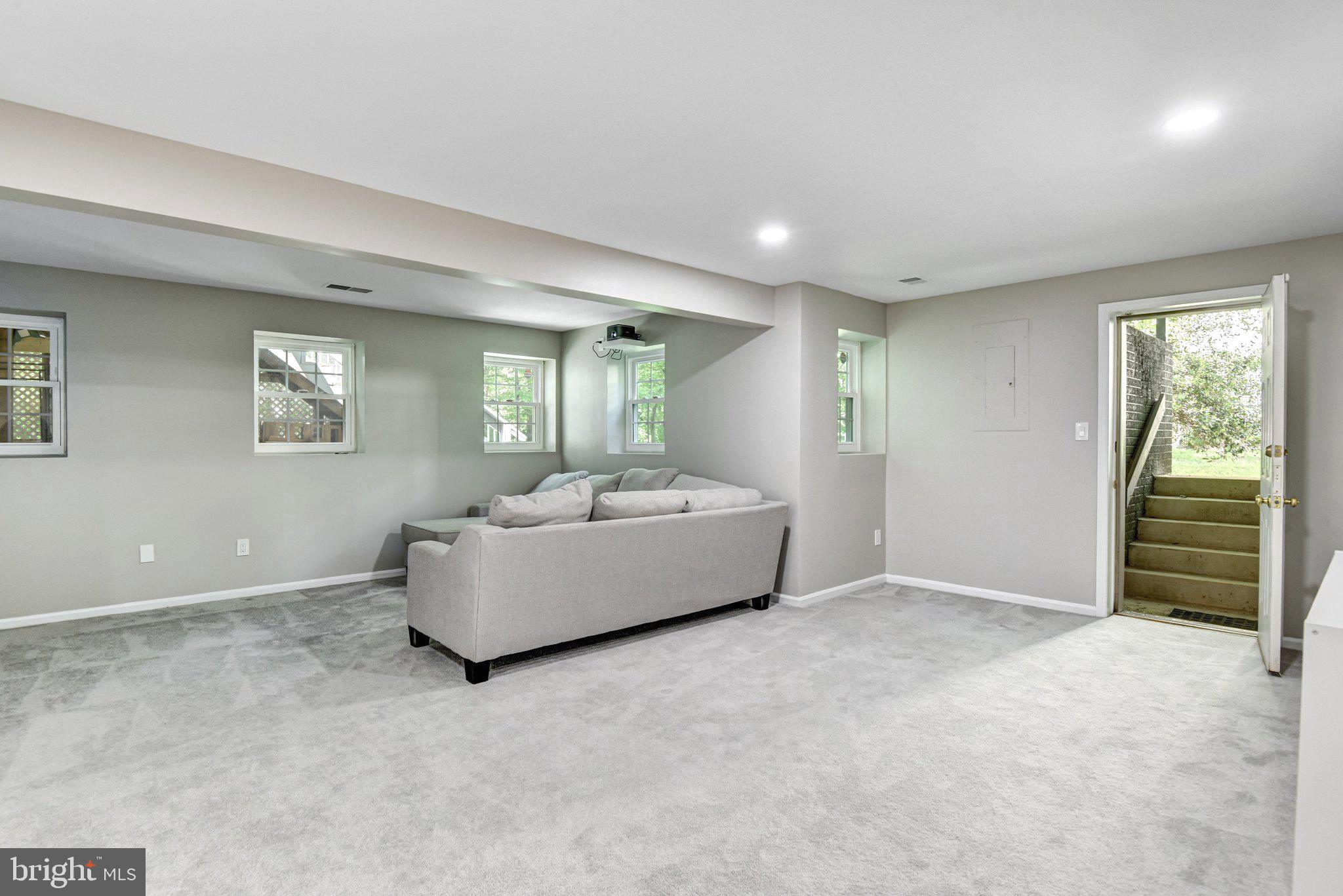 FAIR LAKES FOREST - Residential