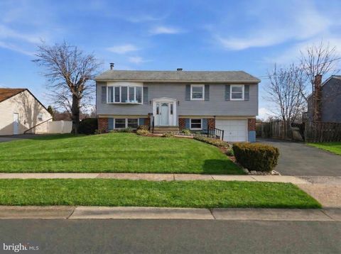 Homes For Sale - 403 Byron Road<br/> WARMINSTER, PA 18974