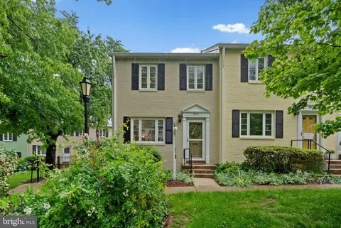 9830 Hollow Glen Place Unit 2562, Silver Spring, MD MLS: MDMC2173820