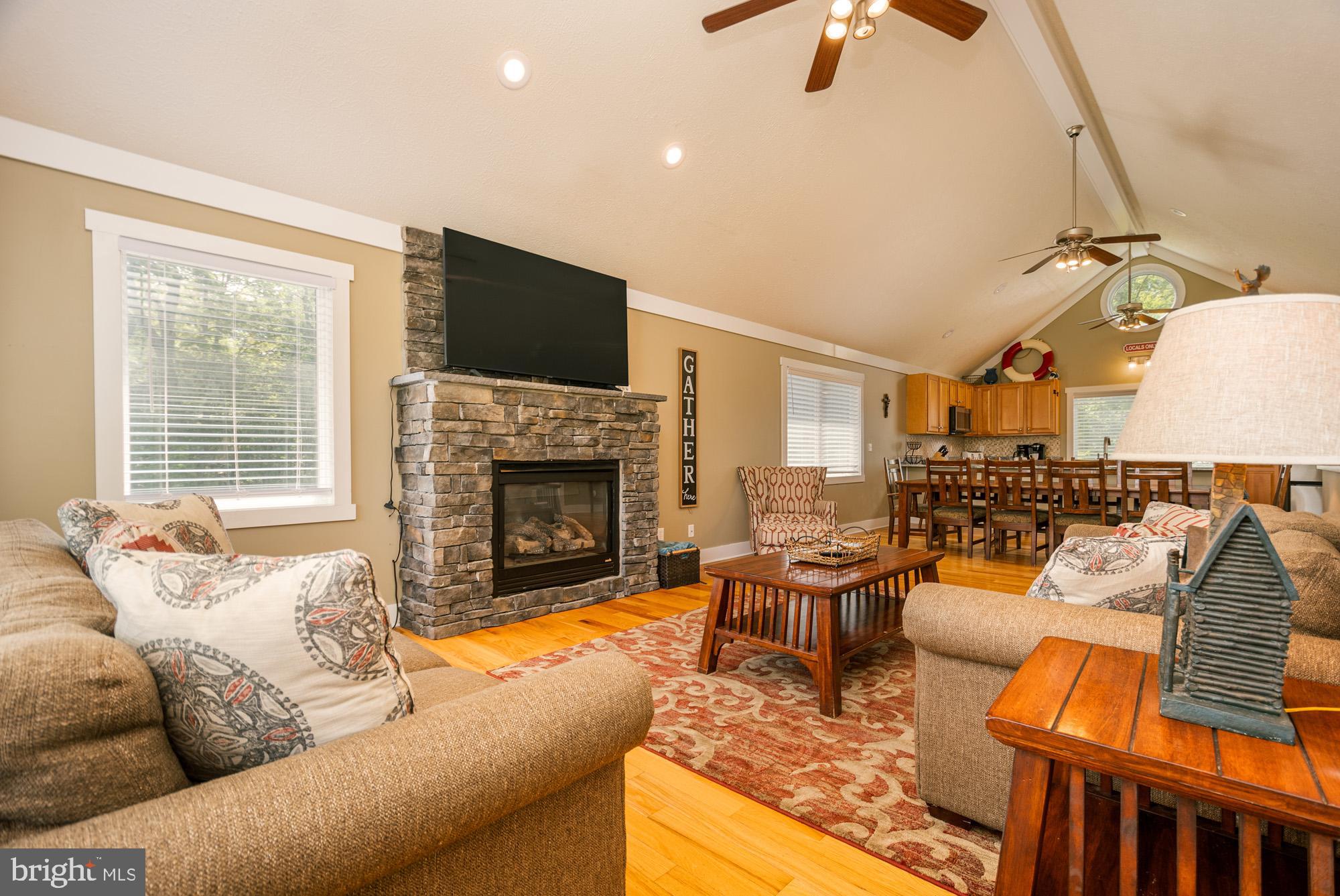 SILVER TREE LANDING - Residential