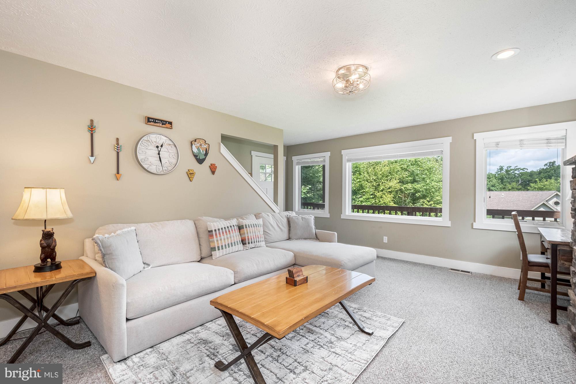 SILVER TREE LANDING - Residential