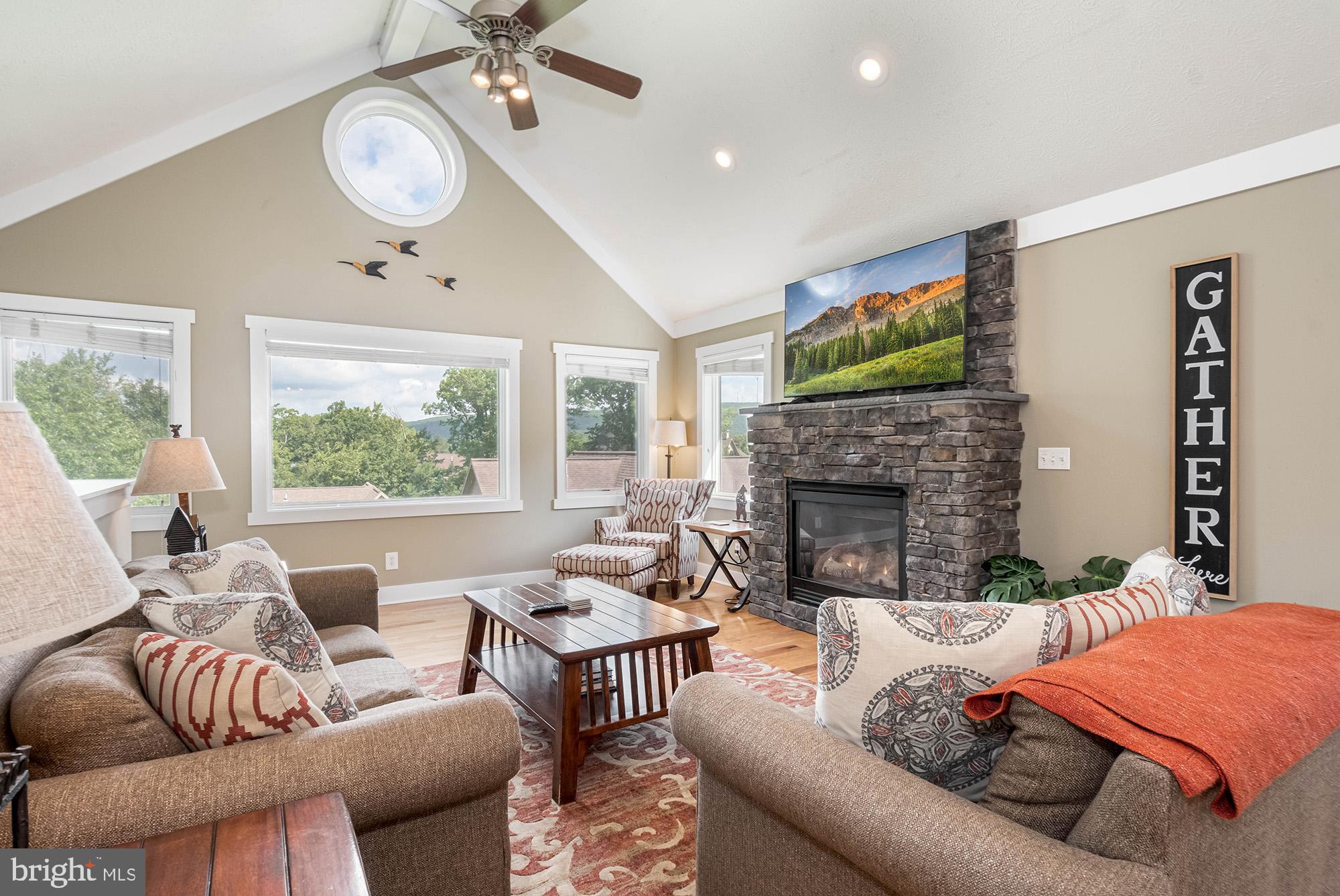 SILVER TREE LANDING - Residential